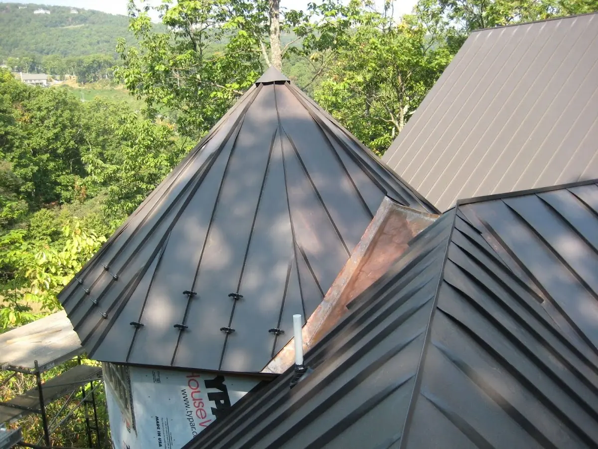Professional Roof Tarp Installation by Craftsman Roofing in Ledbetter Gardens